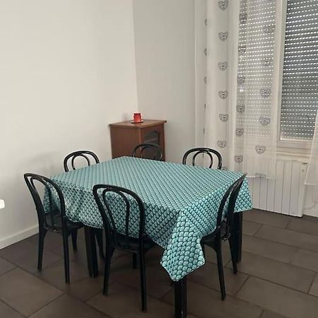 Superbe Appartement Avec Parking Gratuit Vaulx-en-Velin Ngoại thất bức ảnh