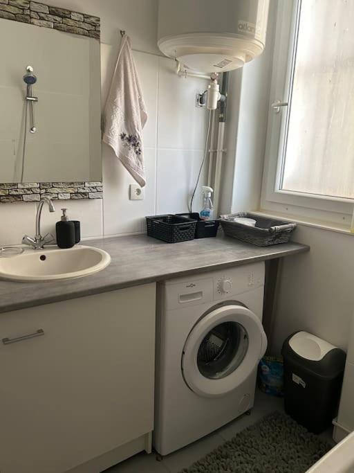 Superbe Appartement Avec Parking Gratuit Vaulx-en-Velin Ngoại thất bức ảnh