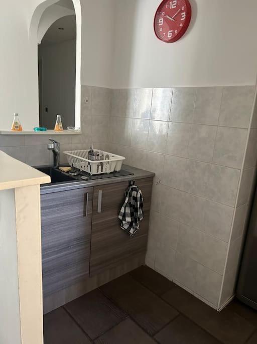 Superbe Appartement Avec Parking Gratuit Vaulx-en-Velin Ngoại thất bức ảnh